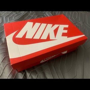 Nike Women’s Huarache Sneakers size 6